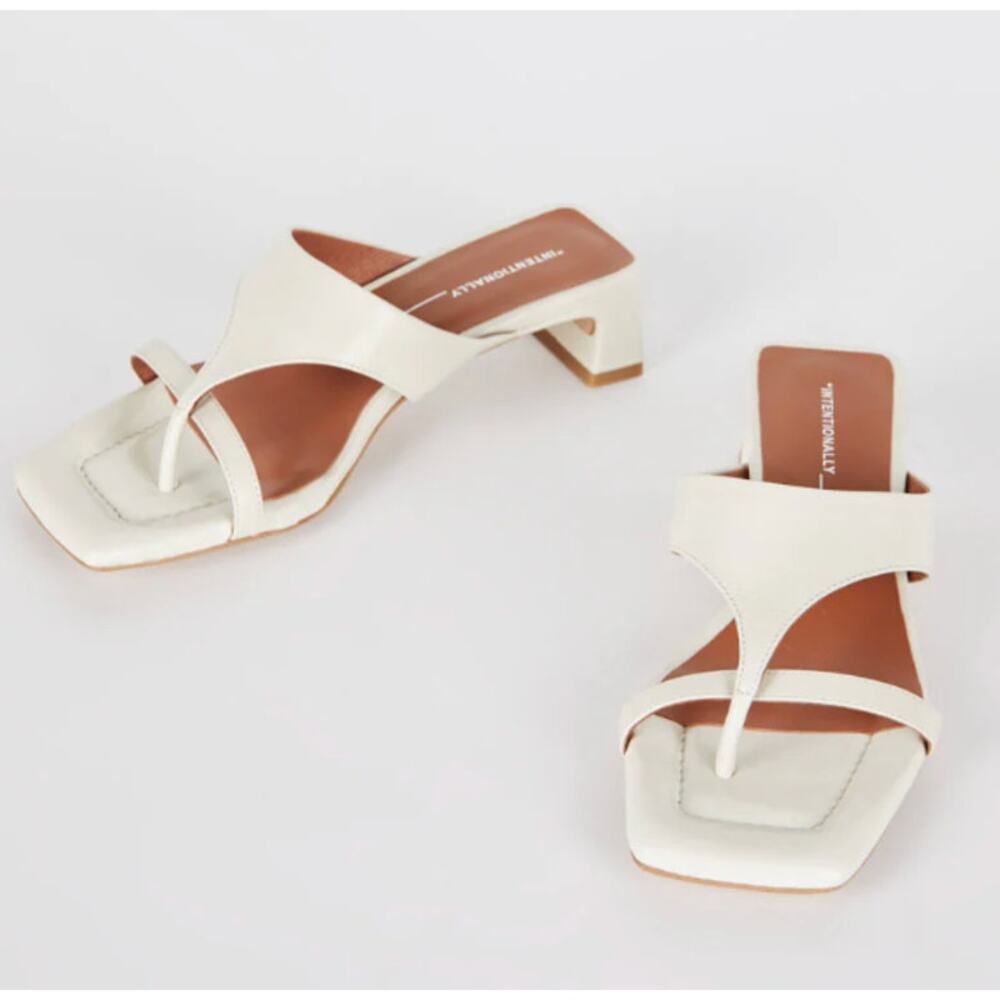Intentionally Blank Off White Square Toe Kitten Flume Heels